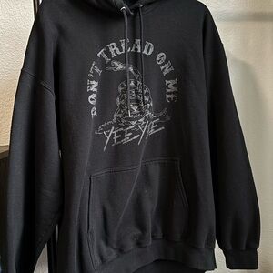 Black Graphic Hoodie - "Don't Tread On Me"